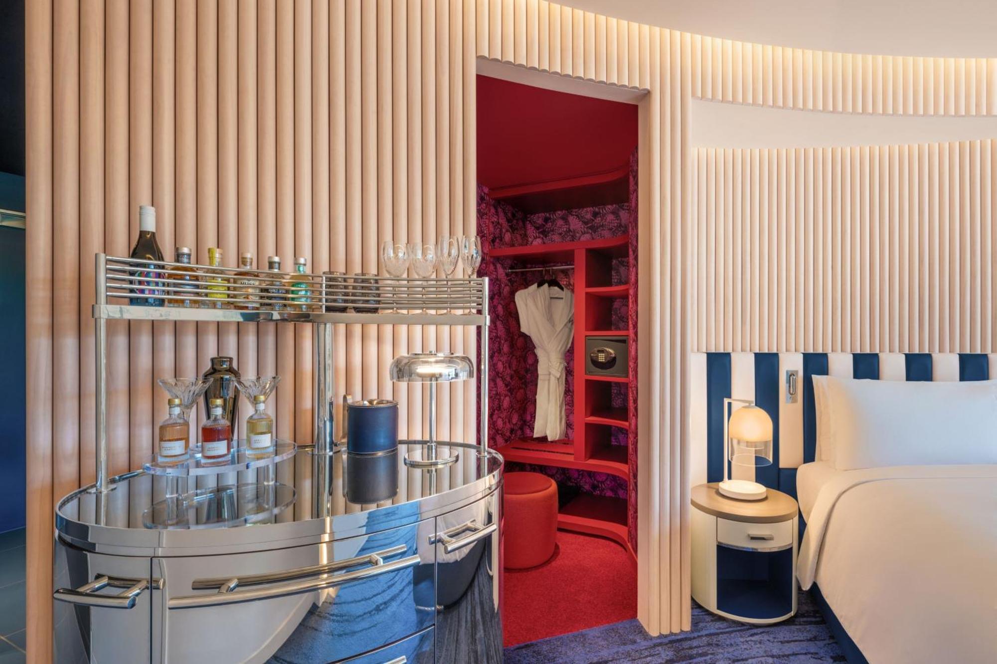 W Sydney Hotel Exterior photo A suite on board